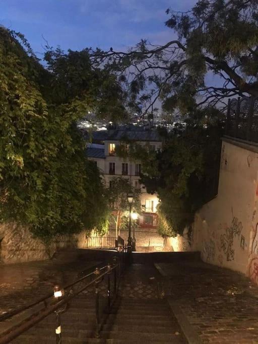 One In Montmartre Parijs