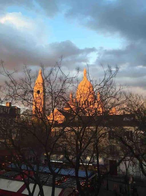 One In Montmartre Parijs